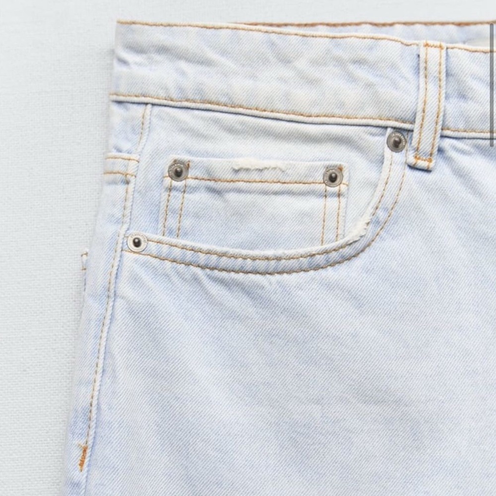 ZARA Light Blue Mid Rise Jeans - Picture 3 of 9